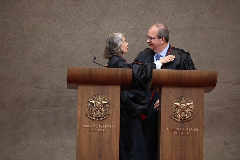 Especialista em regulação de IA, Villas Bôas Cueva toma posse como ministro titular do TSE