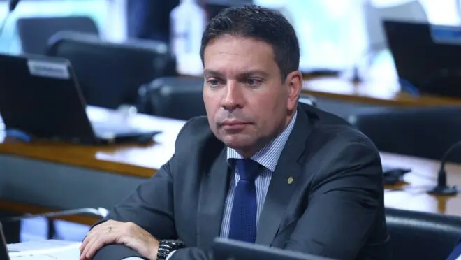 Defesa de Ramagem recorre contra condenação na ação do golpe; deputado segue foragido nos EUA