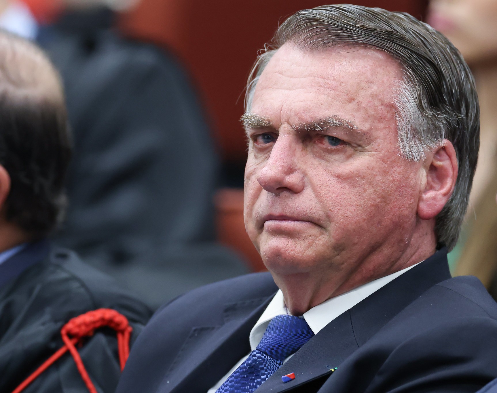 Justiça suspende benefícios vitalícios de Bolsonaro durante cumprimento da pena em regime fechado