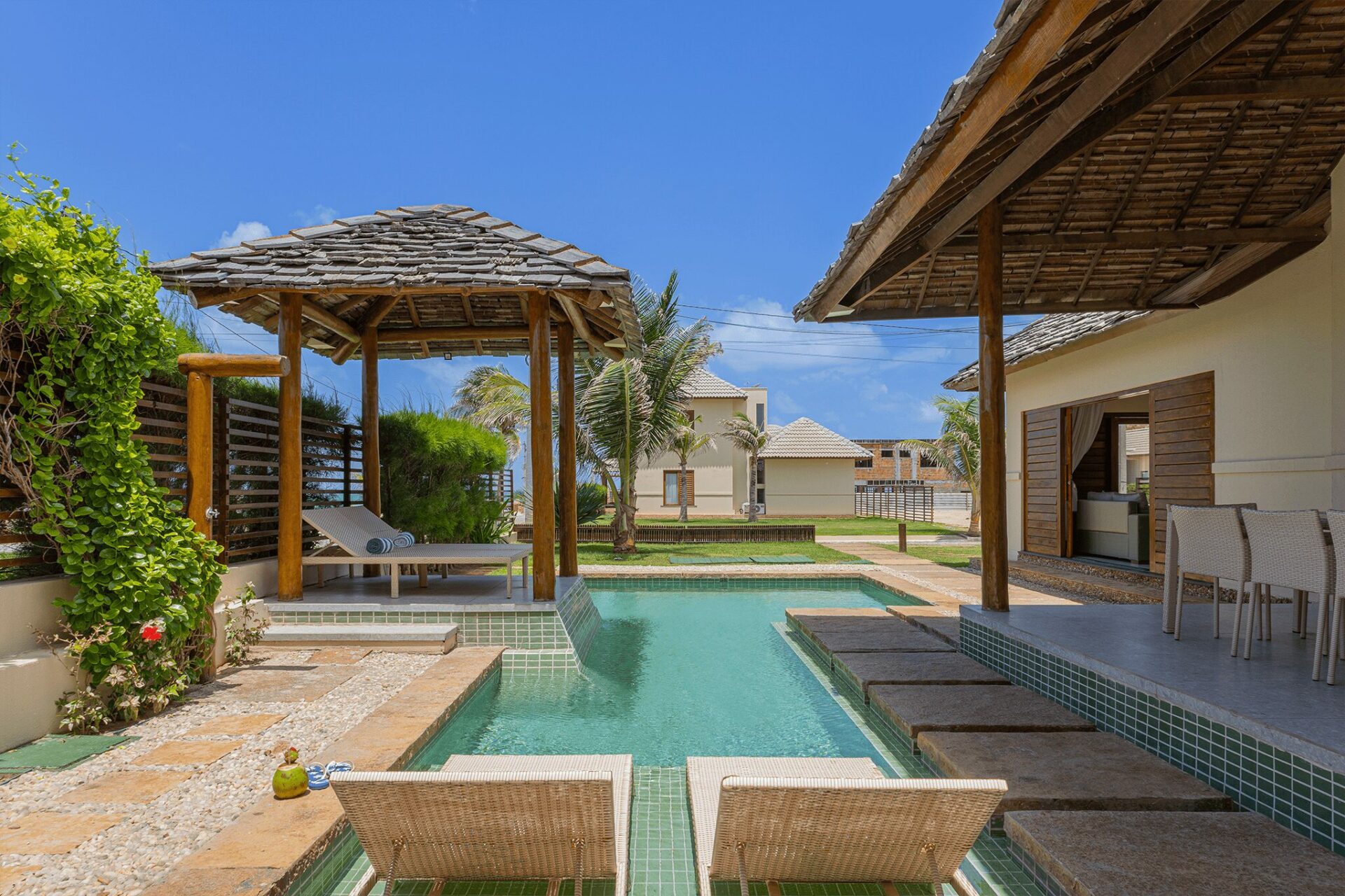 Juíza suspende cobranças de multipropriedade e impede negativação de consumidora