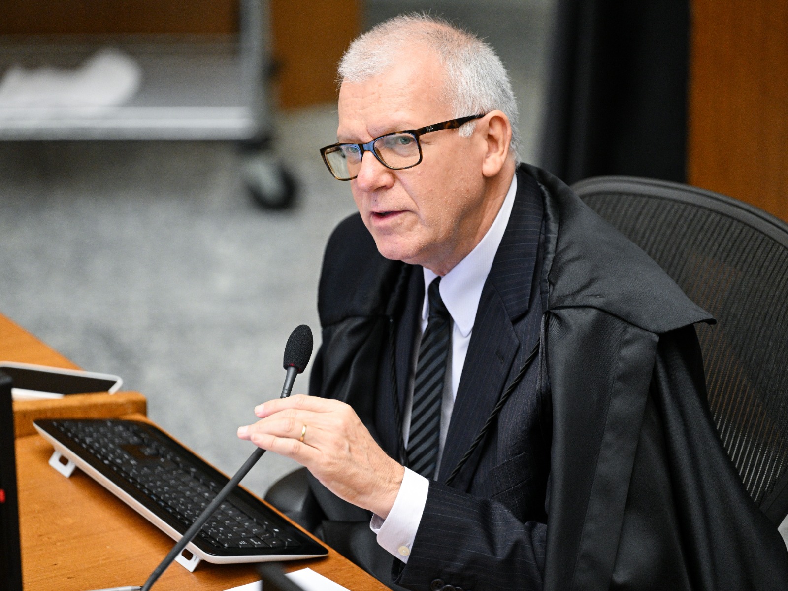 STJ discute ação de improbidade contra advogado por certificado adulterado