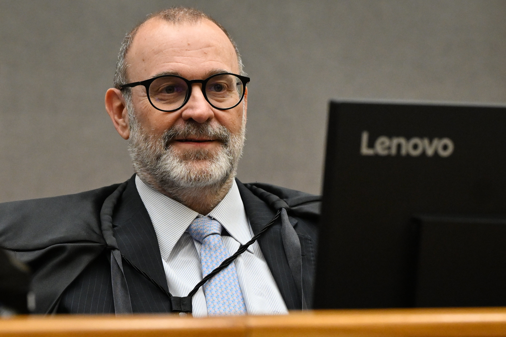 STJ decide que acesso policial a celular antes de perícia não anula prova automaticamente