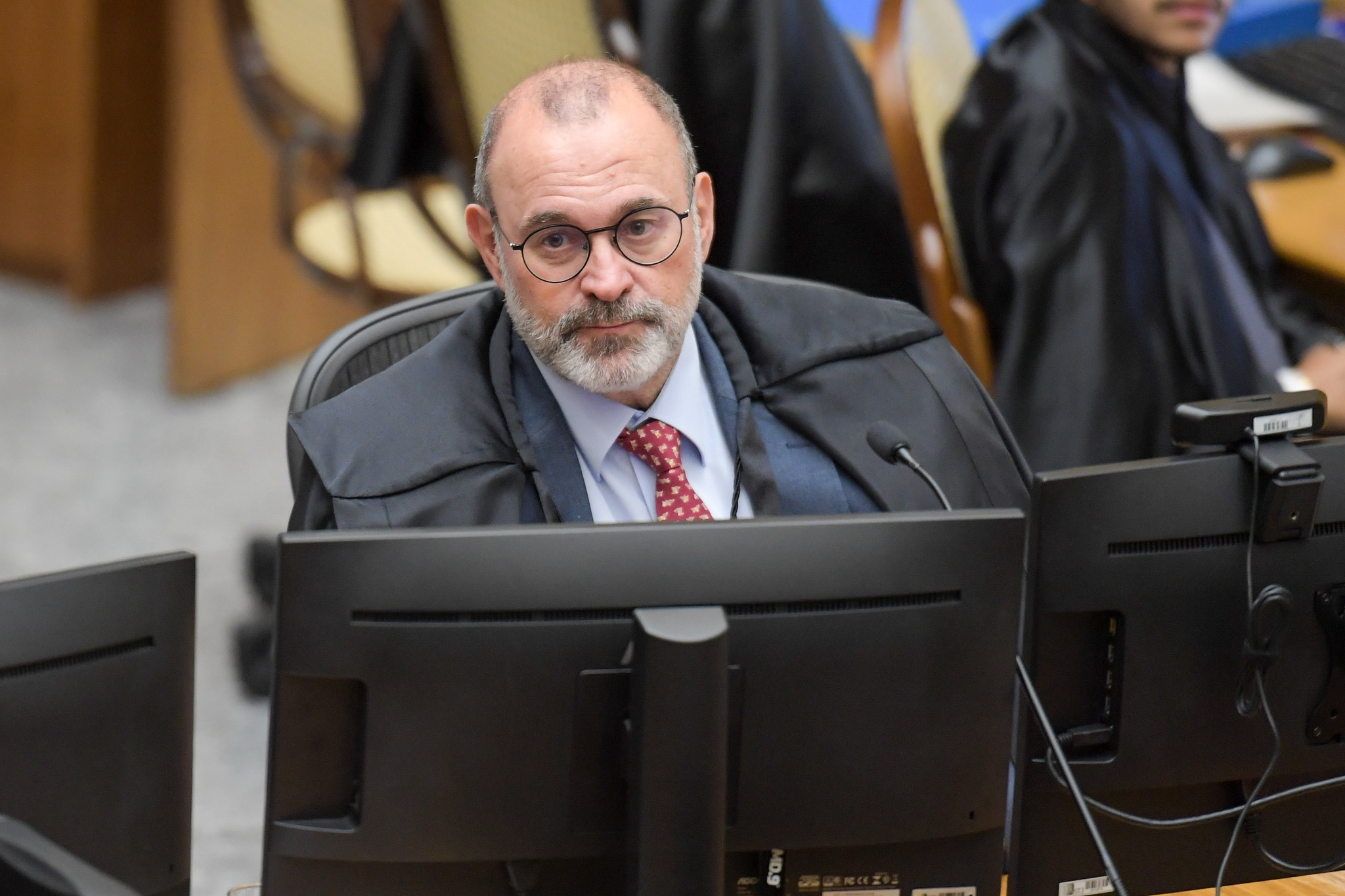 Descumprir ordem de monitoração eletrônica configura crime pela Lei Maria da Penha, define STJ