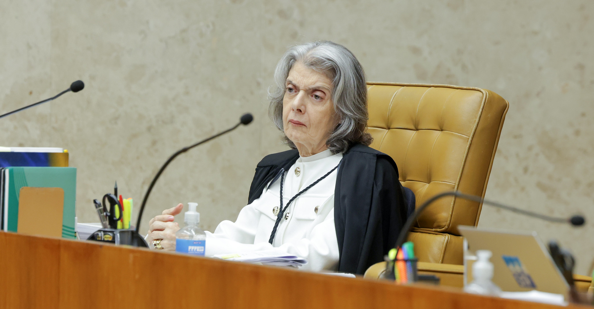 Município não pode corrigir tributo em índice superior à Selic, diz Cármen Lúcia em tese proposta
