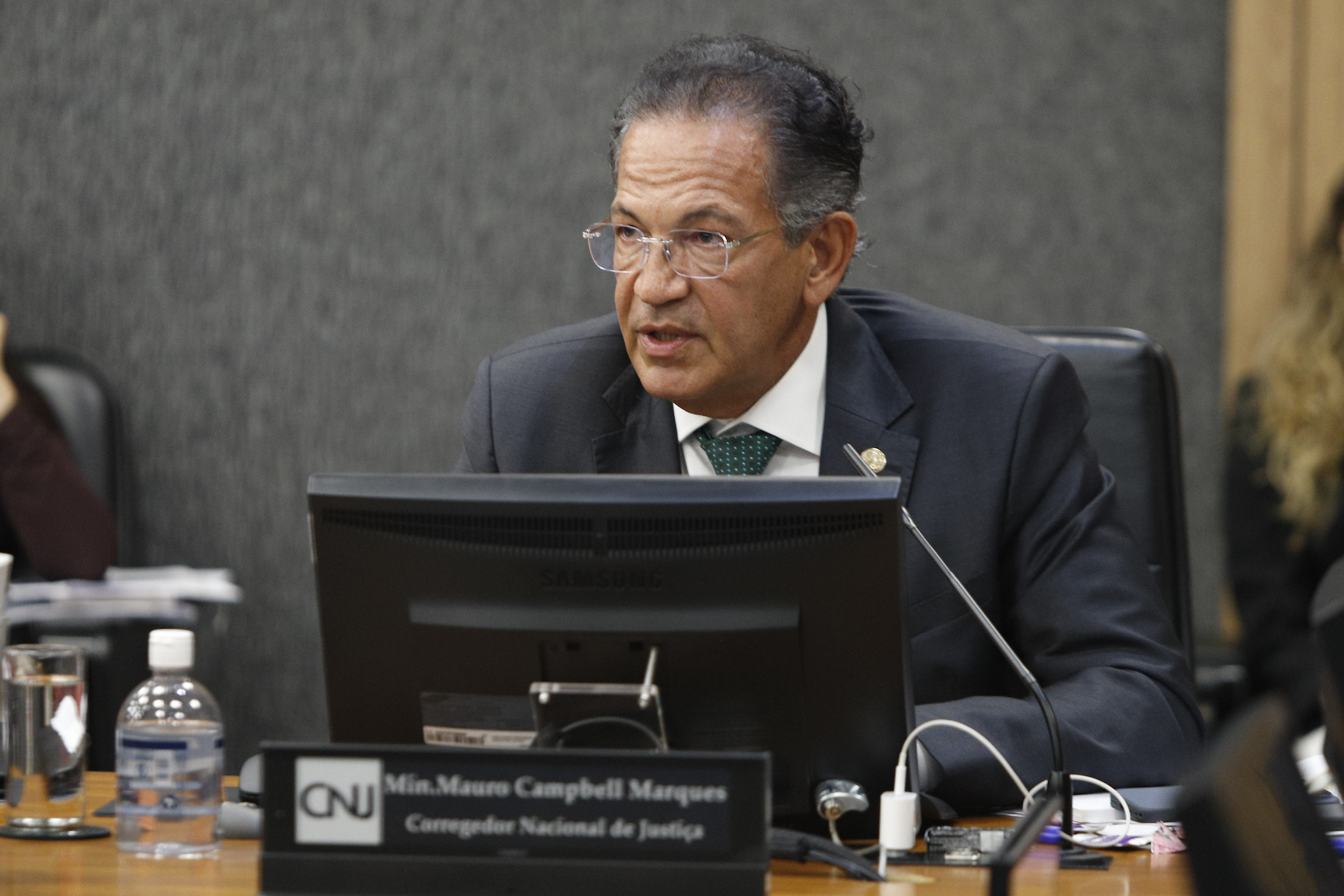 CNJ autoriza tribunais a pagar verbas retroativas até julgamento dos penduricalhos no STF