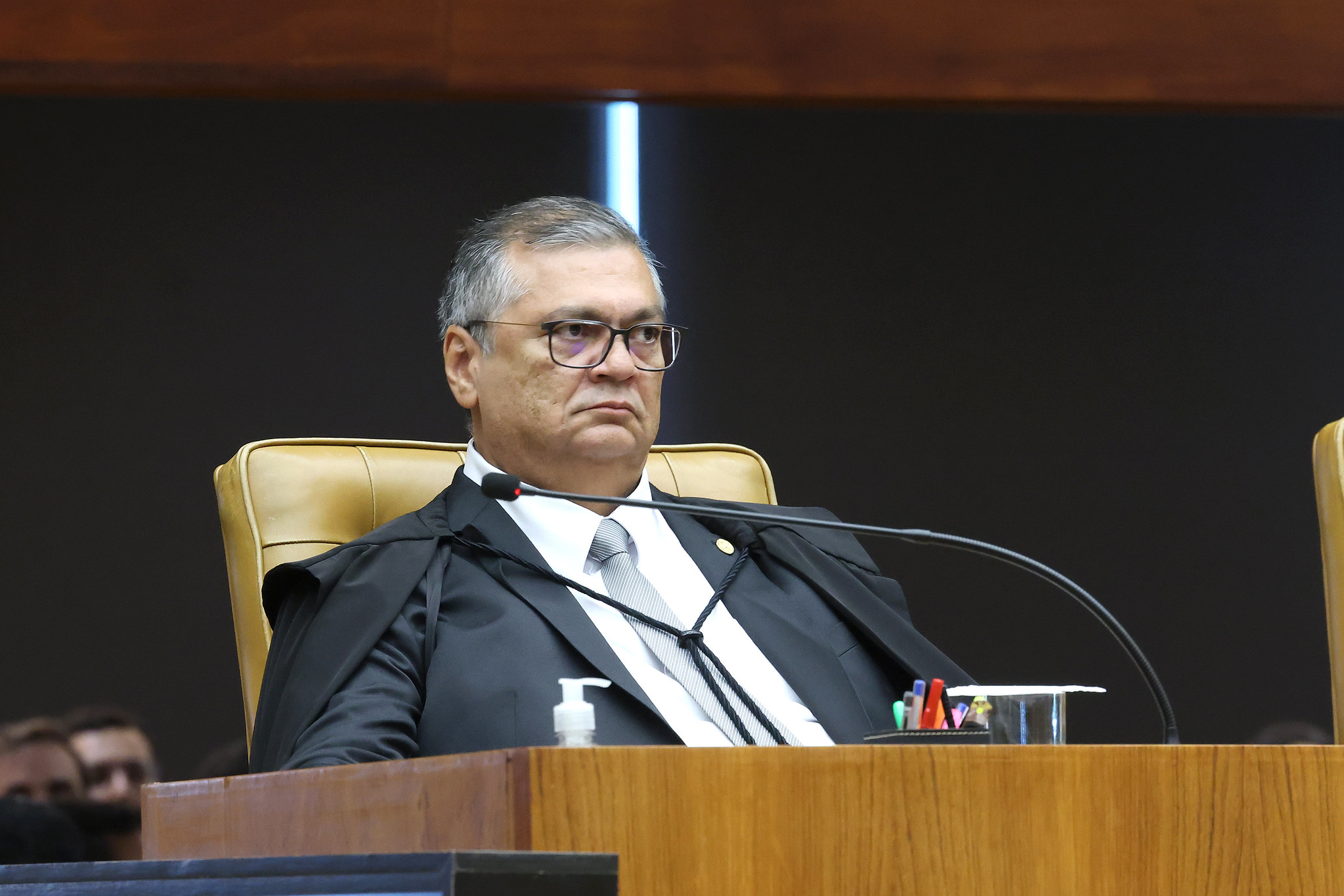 Dino suspende decisão da CPMI do INSS que quebrou sigilo de Lulinha