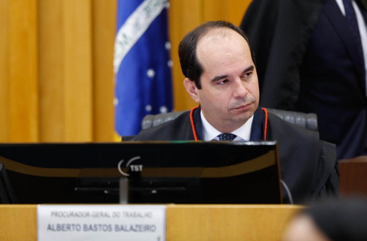 Banco demora a demitir por justa causa e terá de reintegrar gerente, decide TST