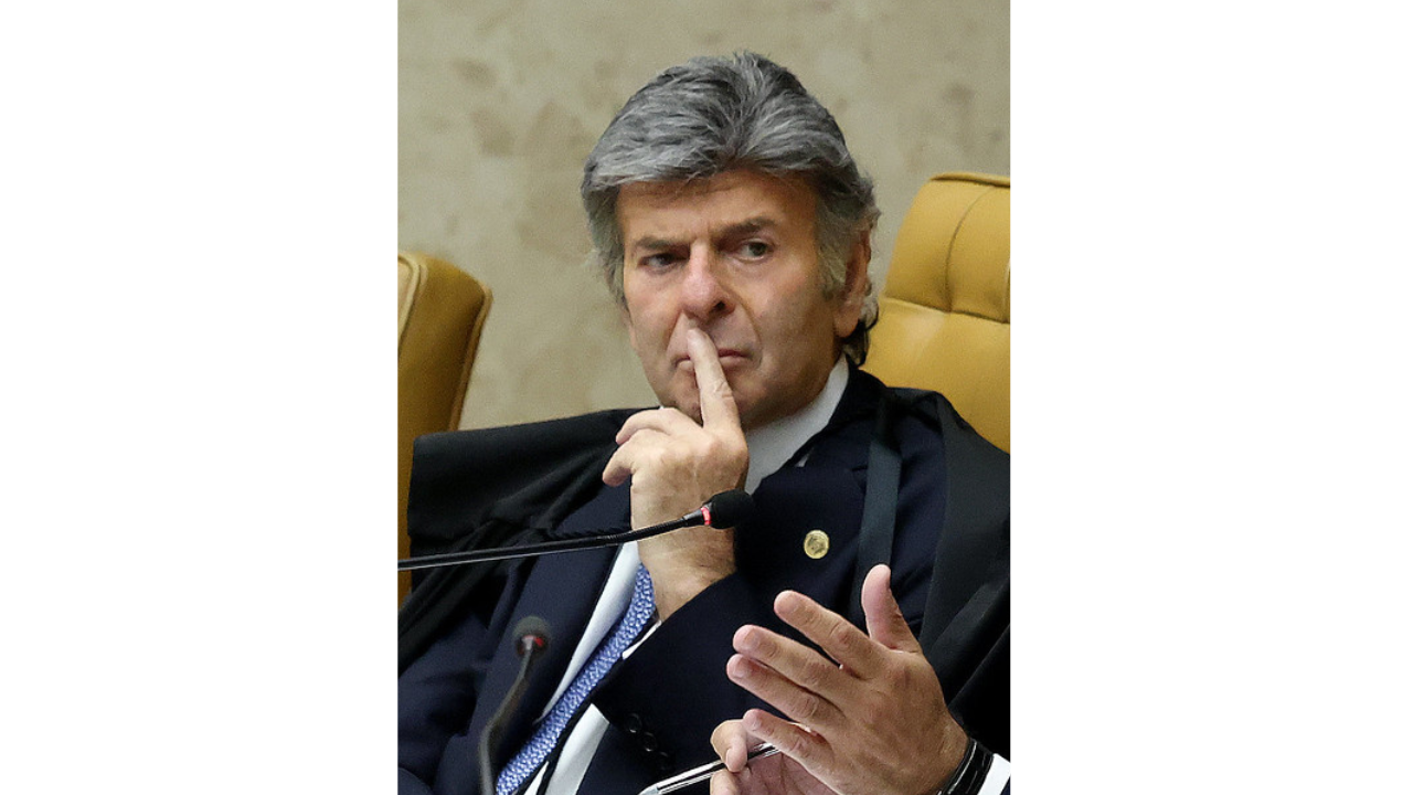 Fux declara impedimento e se retira de julgamento que envolve defesa feita pelo filho