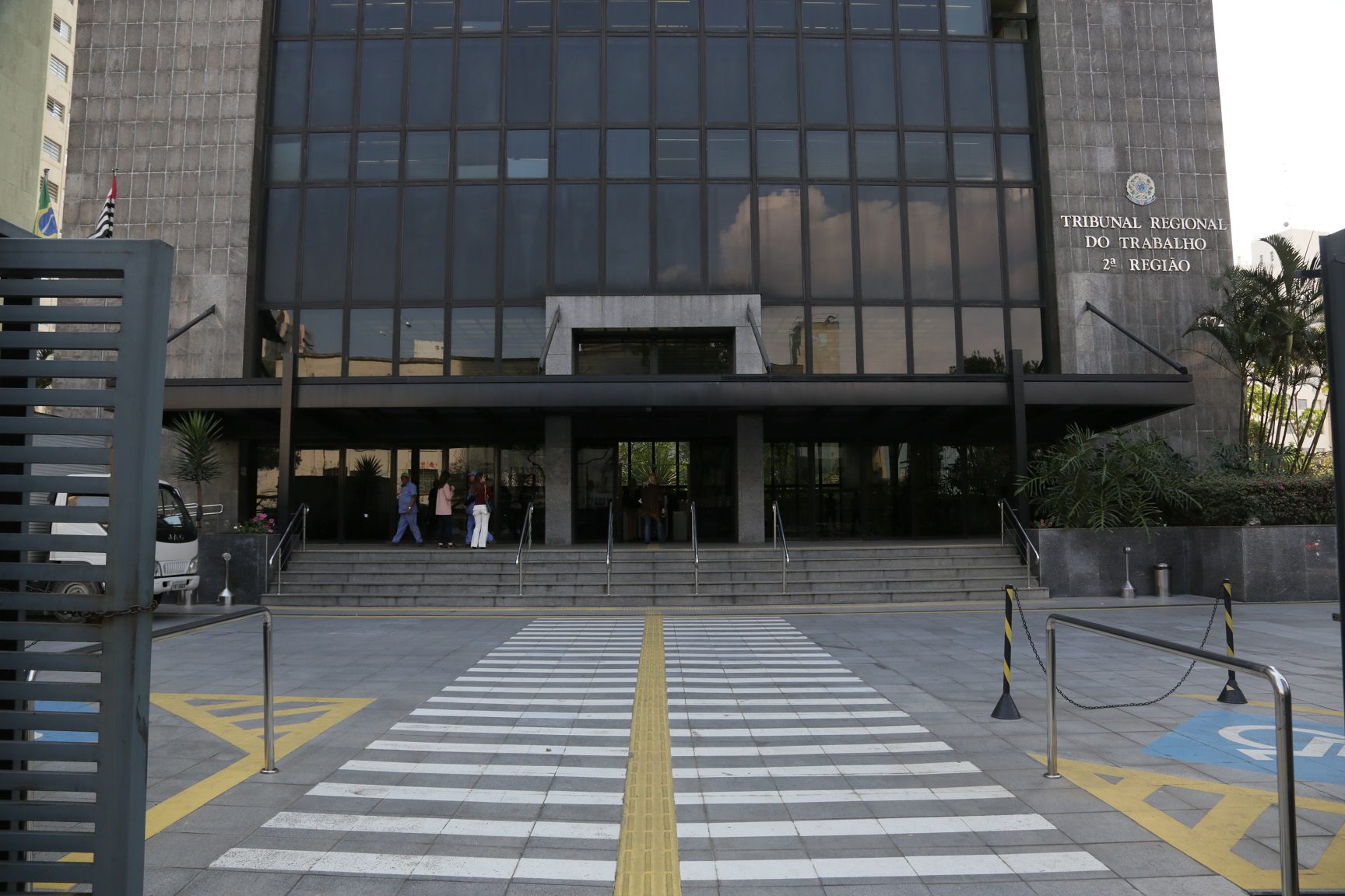 TRT-2 invalida cláusula de convenção coletiva por falha no edital de assembleia