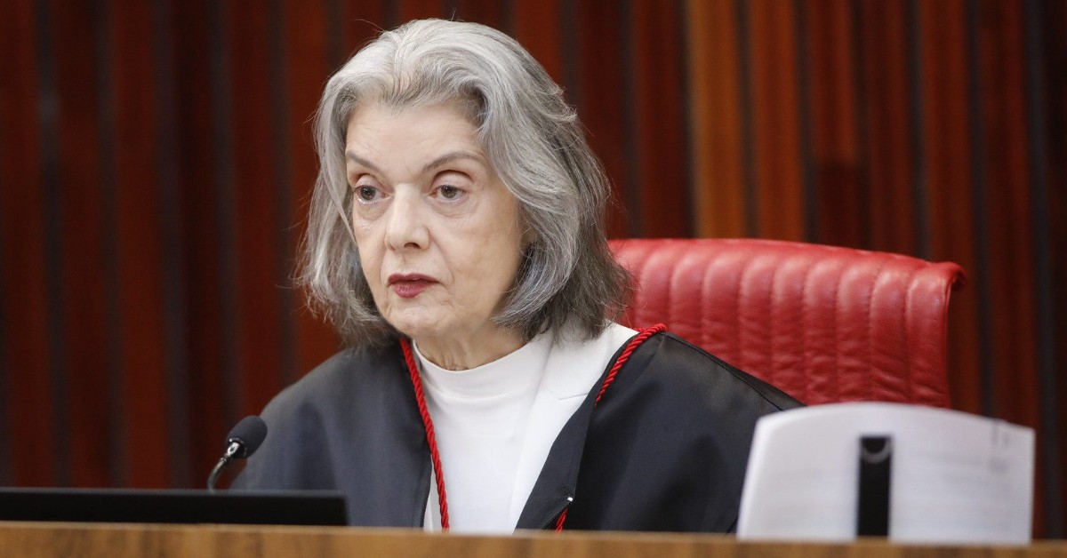 Cármen Lúcia apresenta código de conduta para magistrados no TSE nesta terça-feira (10)