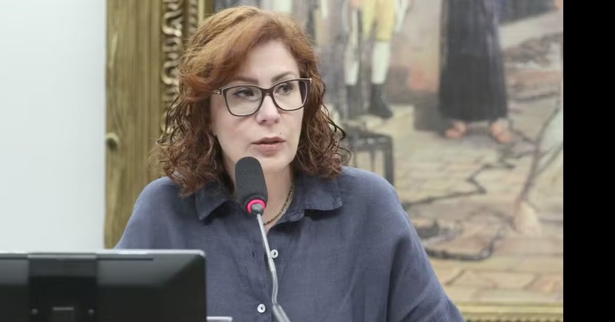 Moraes arquiva inquérito contra Carla Zambelli por obstrução e coação de Justiça