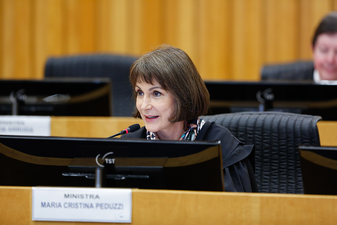 TST valida escala de trabalho 4x4 em cláusulas de acordo coletivo se respeitar limite semanal