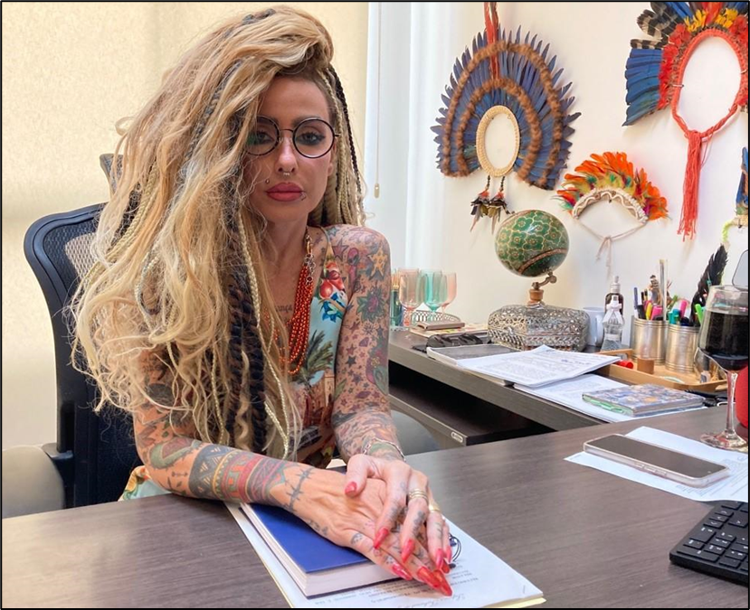 Saiba quem é Gisele Bleggi, a procuradora tatuada do MPF que viralizou nas redes