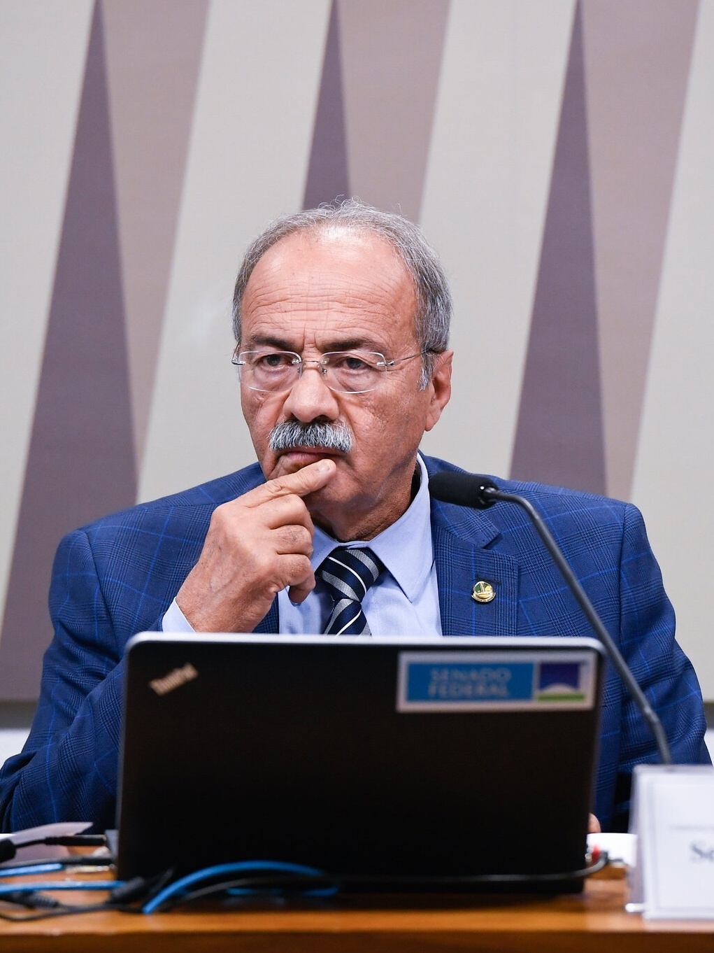 Dino arquiva inquérito de senador no caso do "dinheiro na cueca" após parecer da PGR