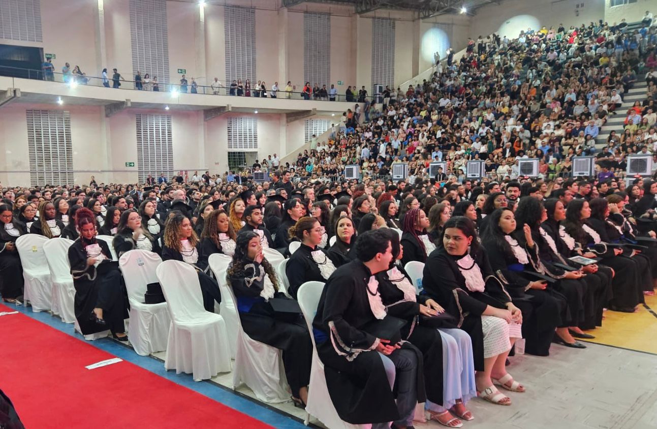 Colação de Grau de 96 Estudantes de Direito da UFRN 2025.1 Celebra Conquistas e Homenagens