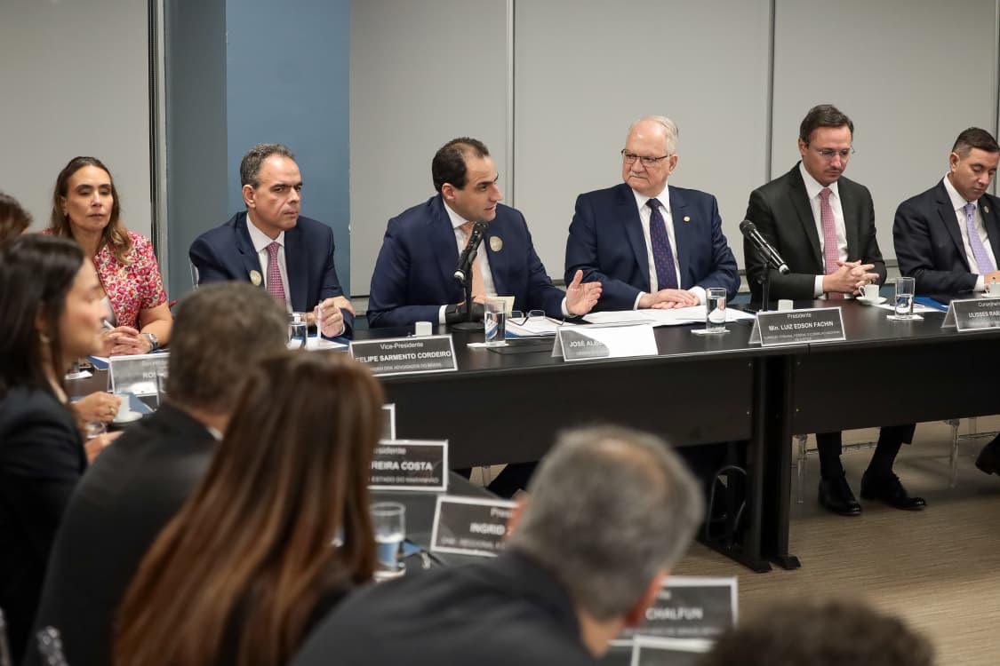 Em reunião com Fachin, OAB reforça pedido de conclusão de inquéritos e defende apuração rigorosa de fatos