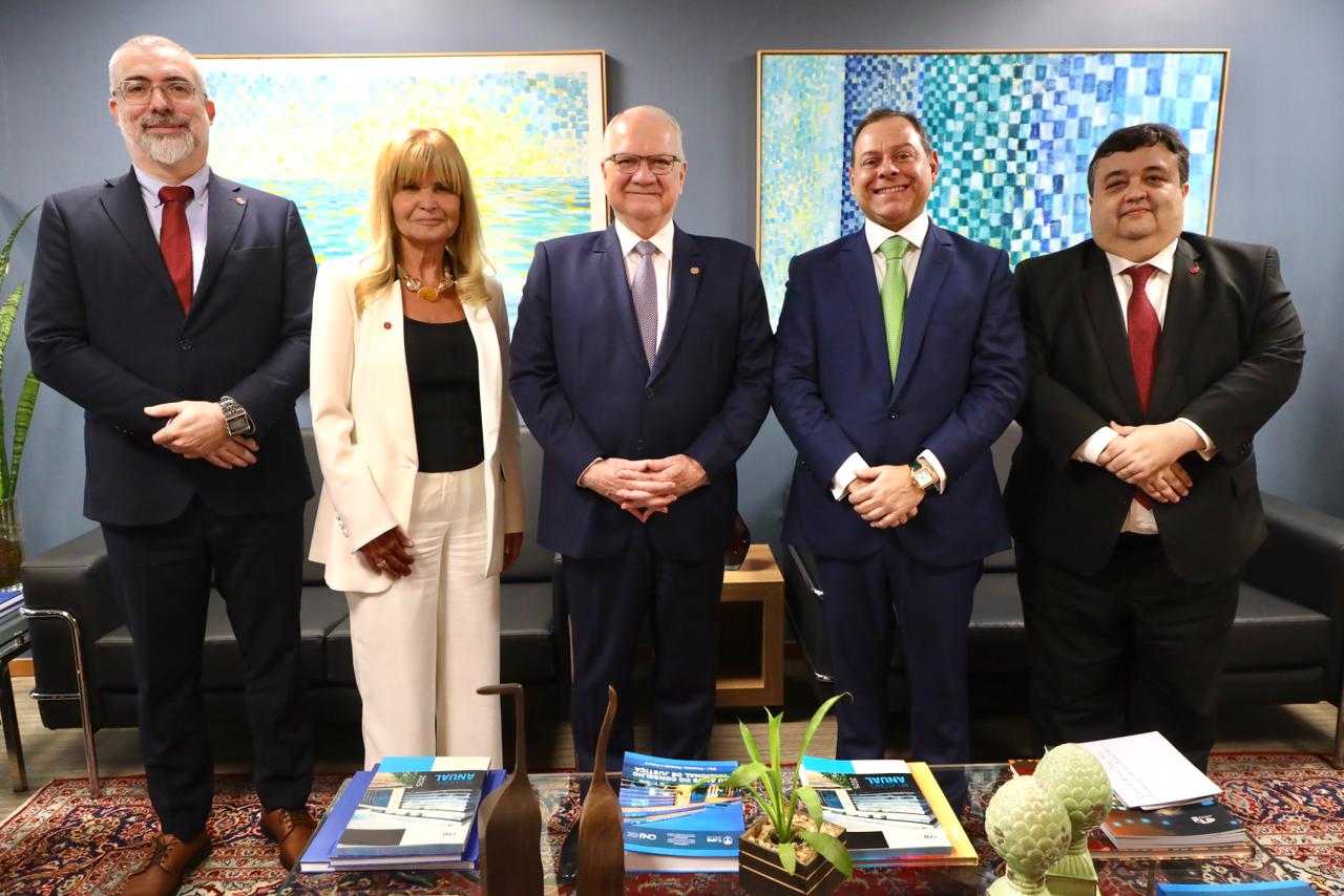 IAB entrega a Fachin parecer que apoia criação de código de conduta para ministros do STF